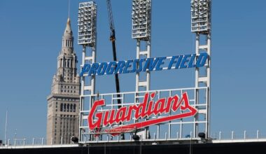 Trump tells NFL team to restore Redskins name or he'll pull stadium