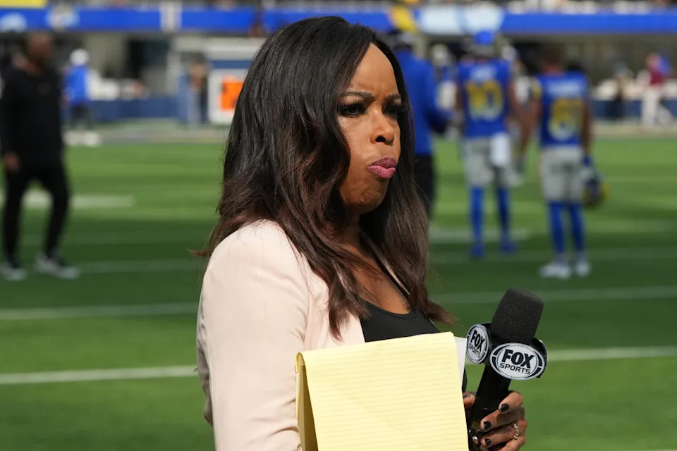 Oct 22, 2023; Inglewood, California, USA; Fox Sports sideline reporter Pam Oliver during the game between the Los Angeles Rams and the Pittsburgh Steelers at SoFi Stadium. Mandatory Credit: Kirby Lee-USA TODAY Sports© Kirby Lee-Imagn Images