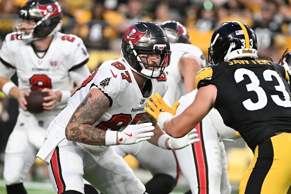 Aug 16, 2025; Pittsburgh, Pennsylvania, USA; Tampa Bay Buccaneers tight end Payne Durham (87) looks to block Pittsburgh Steelers linebacker Jack Sawyer (33) during the second half at Acrisure Stadium. Mandatory Credit: Barry Reeger-Imagn Images