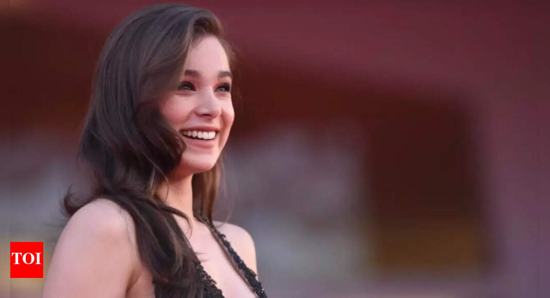 Hailee Steinfeld's latest workout photos break the internet as Josh Allen returns to Bills camp | NFL News