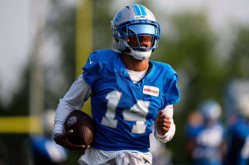 Running backs pop as first-team pass rush heats up – Macomb Daily