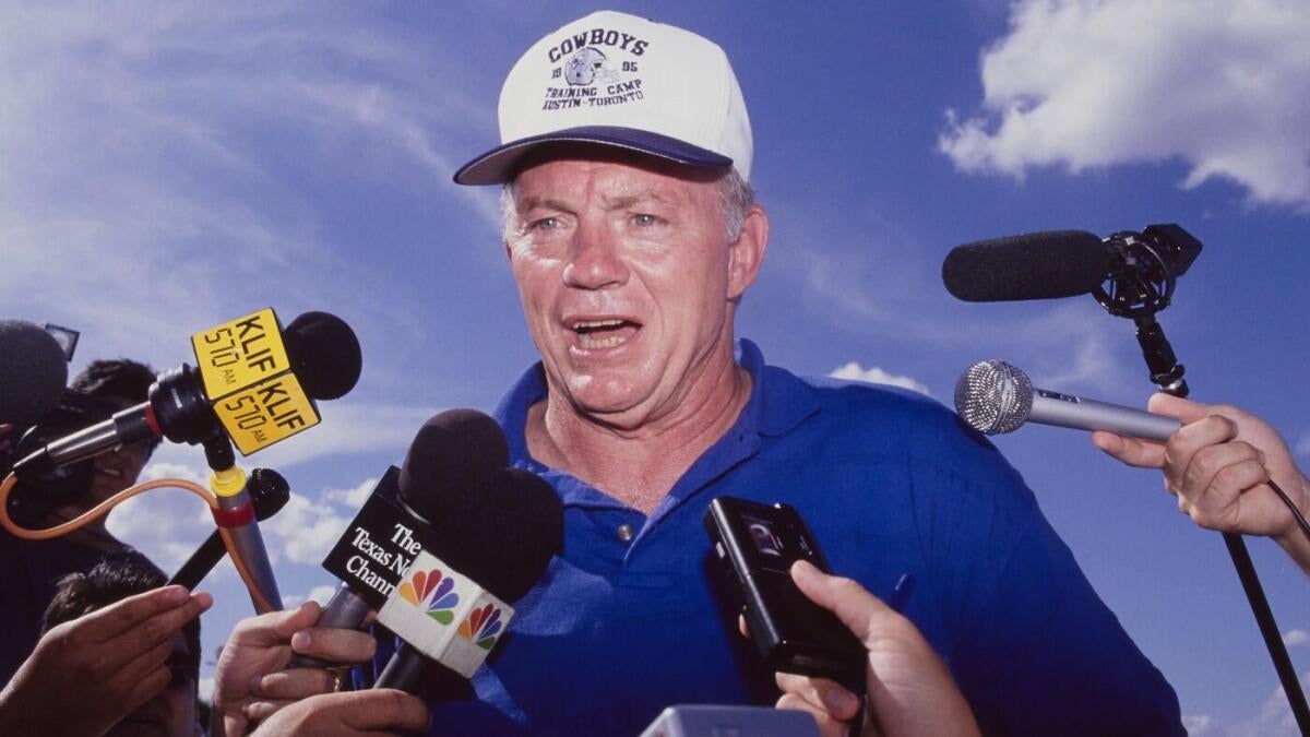 Micah Parsons drama is just the latest Cowboys circus act from Jerry Jones, whose business is NFL headlines