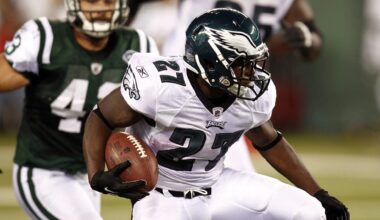 Former Philadelphia Eagle becomes police officer