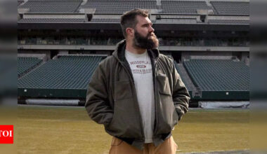 Retired? Jason Kelce caught coaching Eagles rookie in viral NFL camp clip — fans beg for comeback | NFL News