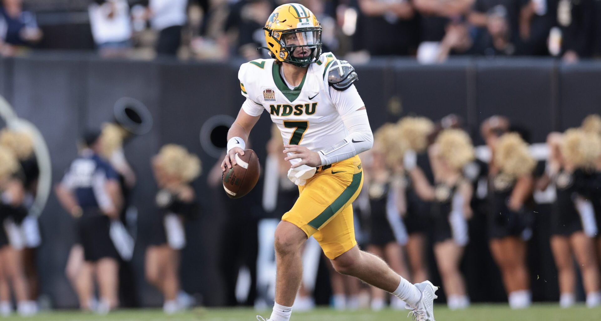 Raiders Quarterback Turns Heads With Preseason Performance