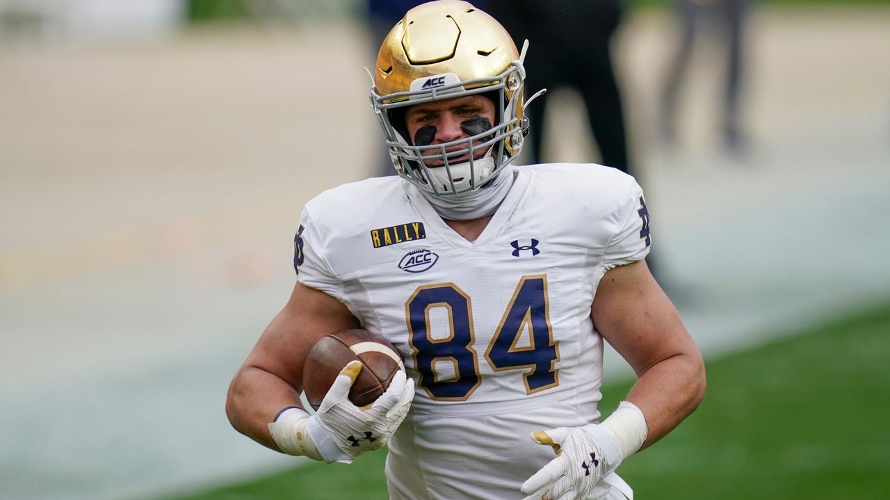 Notre Dame loses TE Kevin Bauman and RB Kedren Young to season-ending knee injuries