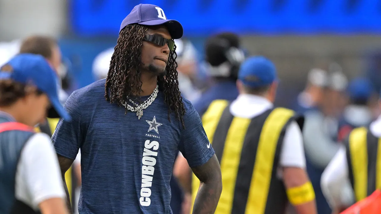 NFL news: CeeDee Lamb collides with official during Cowboys game