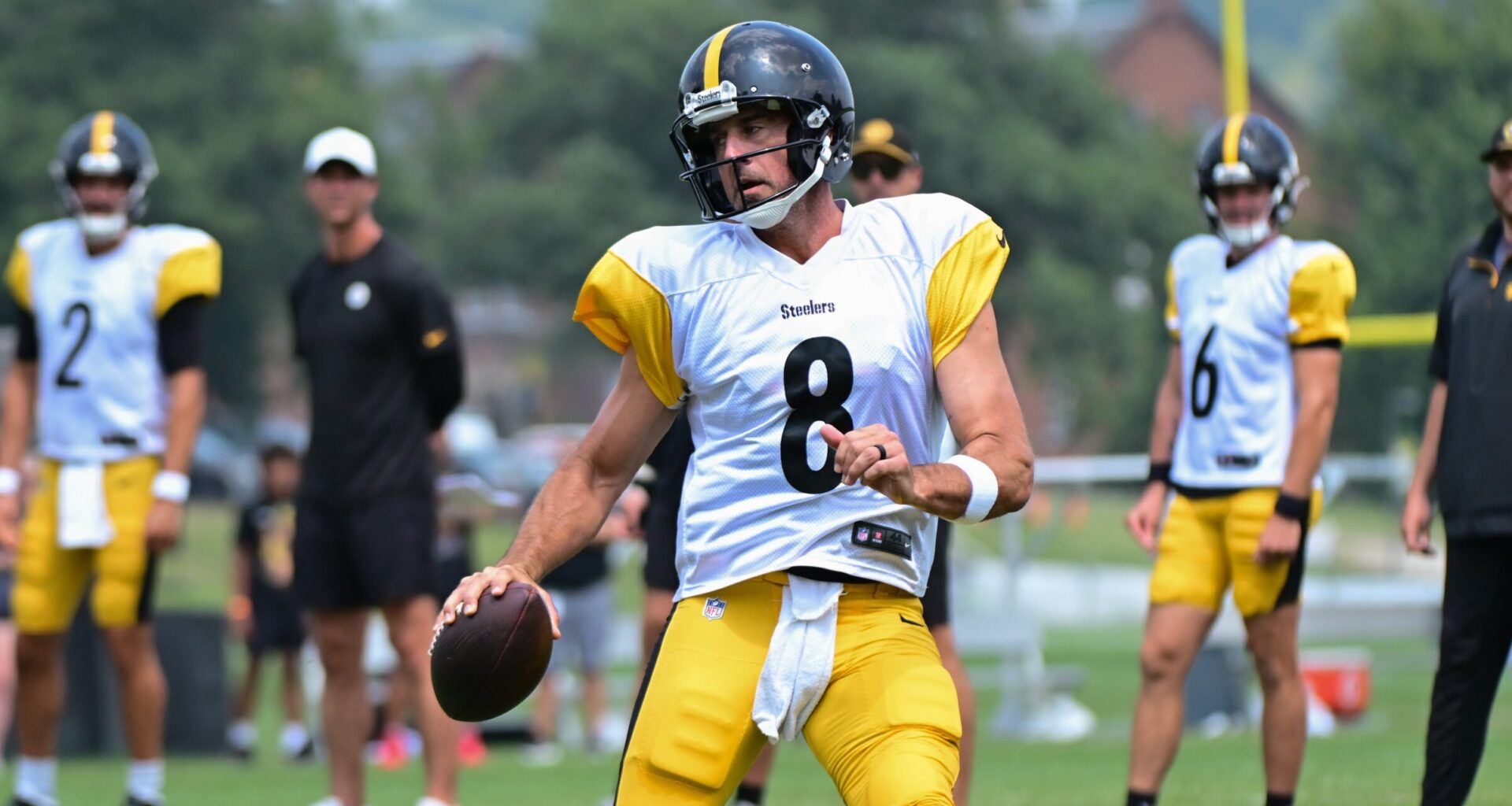 Offense Snug Fit For Aaron Rodgers