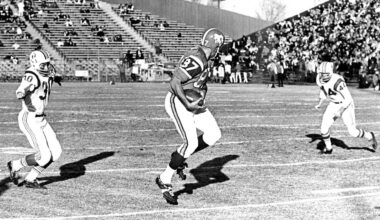 Record-breaking Broncos receiver Lionel Taylor dies at age 89