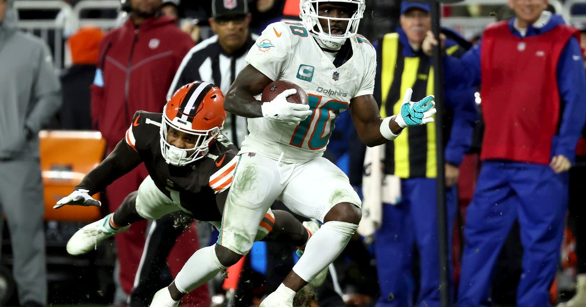 Dolphin's Tyreek Hill had surgery on wrist, expected to return for training camp