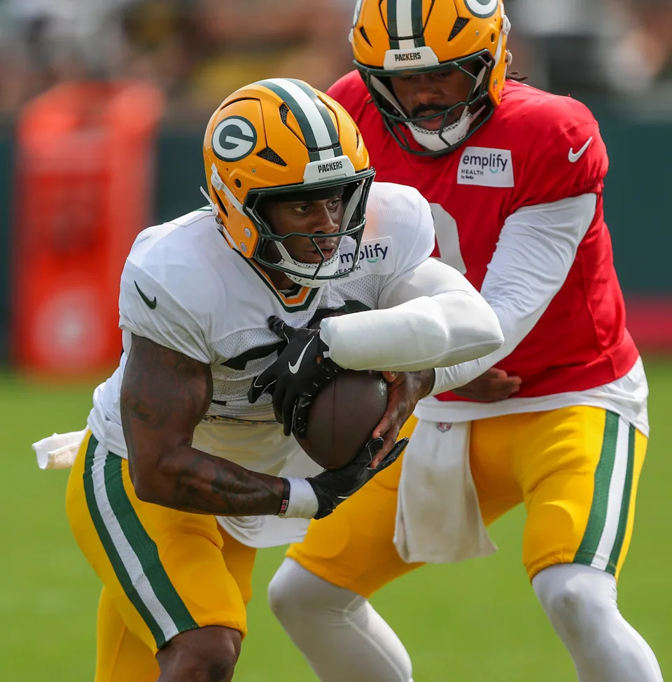 Green Bay Packers running back MarShawn Lloyd (32) takes a handoff in a drill during practice on Tuesday, August 12, 2025, at Ray Nitschke Field in Ashwaubenon, Wis. 
Tork Mason/USA TODAY NETWORK-Wisconsin