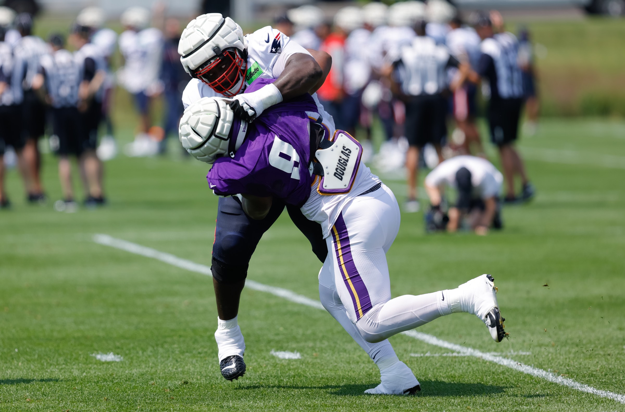 Patriots links 8/14/25: ‘Haymakers’ fly at joint practice; Maye doesn’t blink