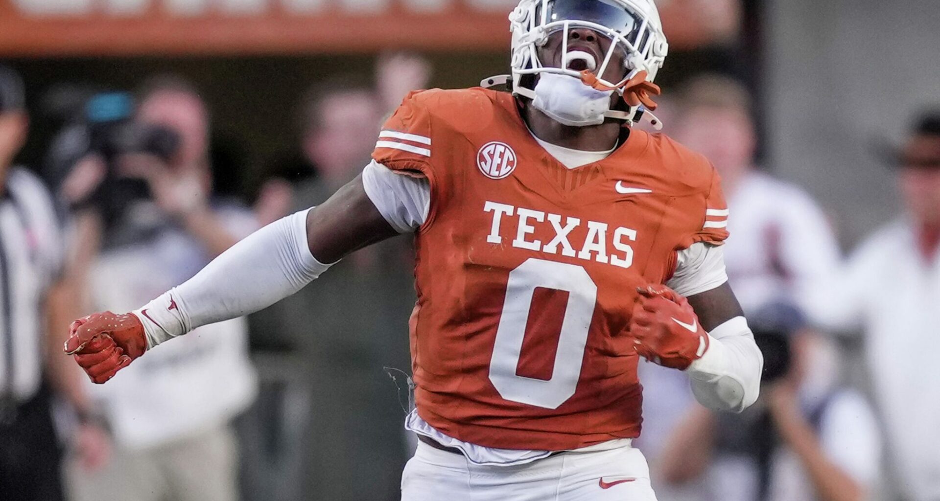 Anthony Hill Jr. among Texas football players earning preseason honors