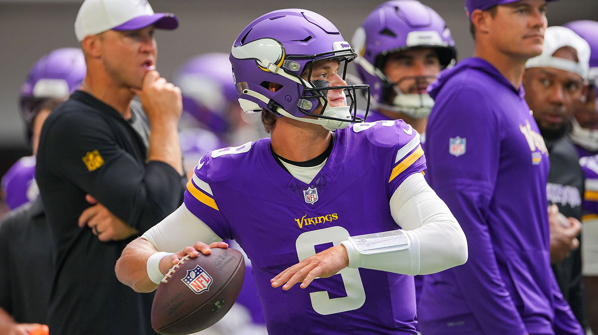 Minnesota Vikings quarterback J.J. McCarthy (9) warms up before the game against the Houston Texans at U.S. Bank Stadium.