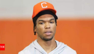 T. J. Moore remains in hospital after suffering serious leg injury in Giants preseason win over Patriots | NFL News