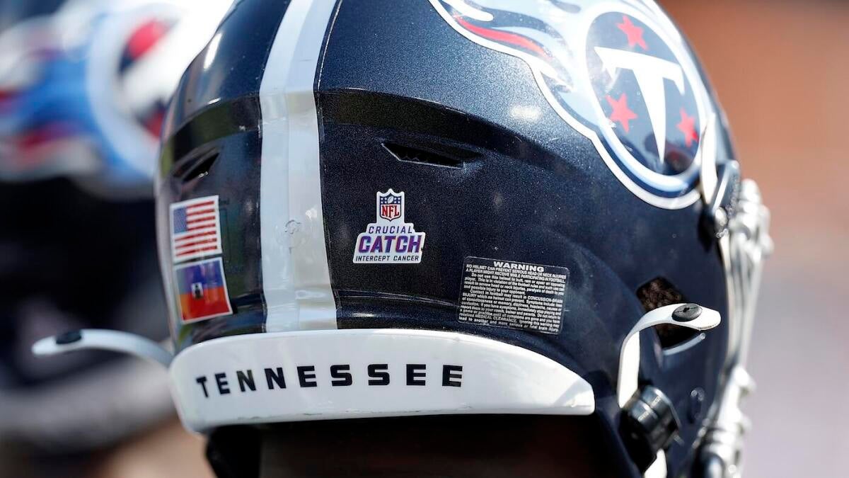 Green sex toy thrown onto field at Vikings vs. Titans preseason game