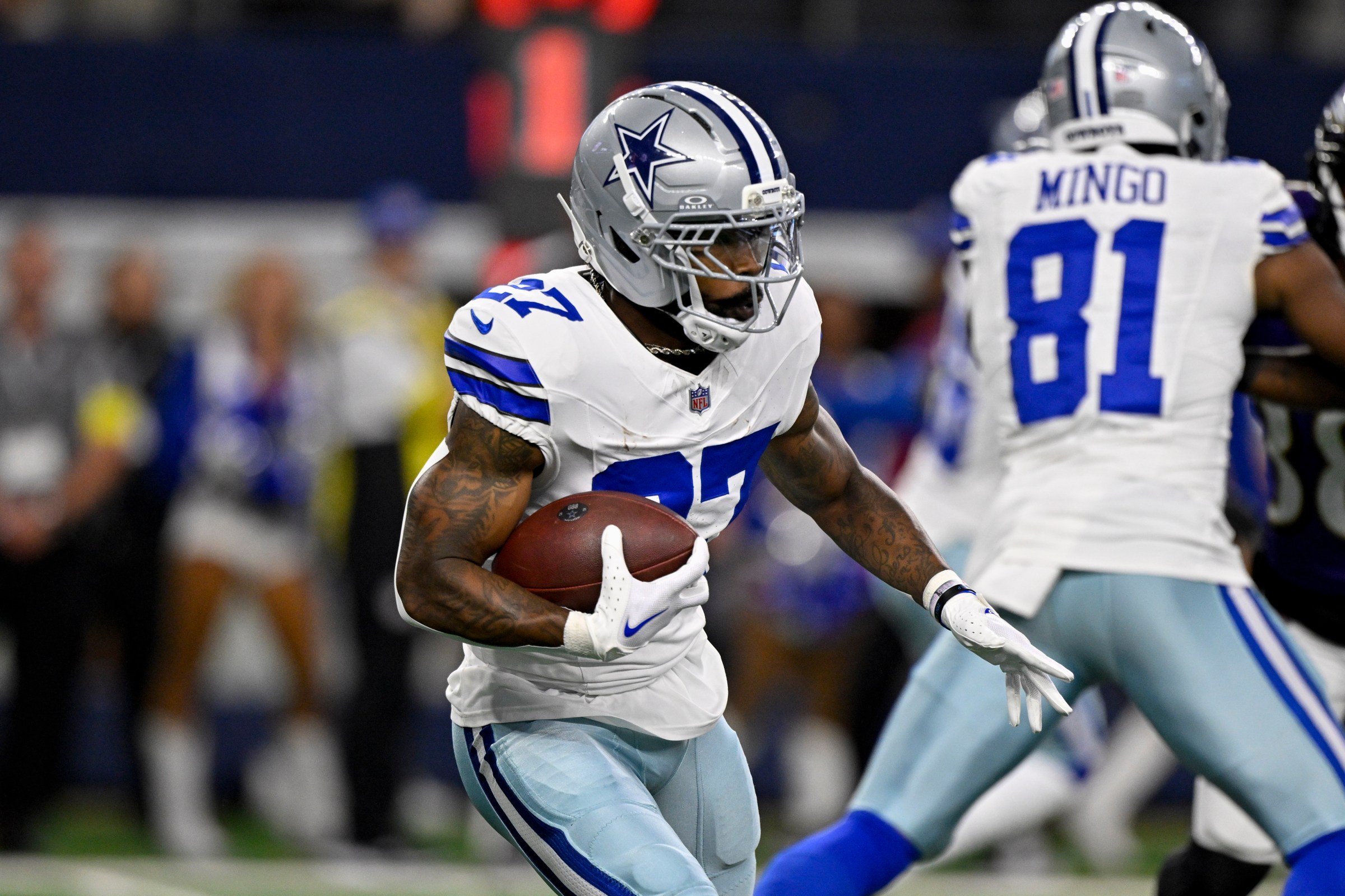 Aug 16, 2025; Arlington, Texas, USA; Dallas Cowboys running back Miles Sanders (27) runs with the ball during the game between the Dallas Cowboys and the Baltimore Ravens at AT&T Stadium. Mandatory Credit: Jerome Miron-Imagn Images