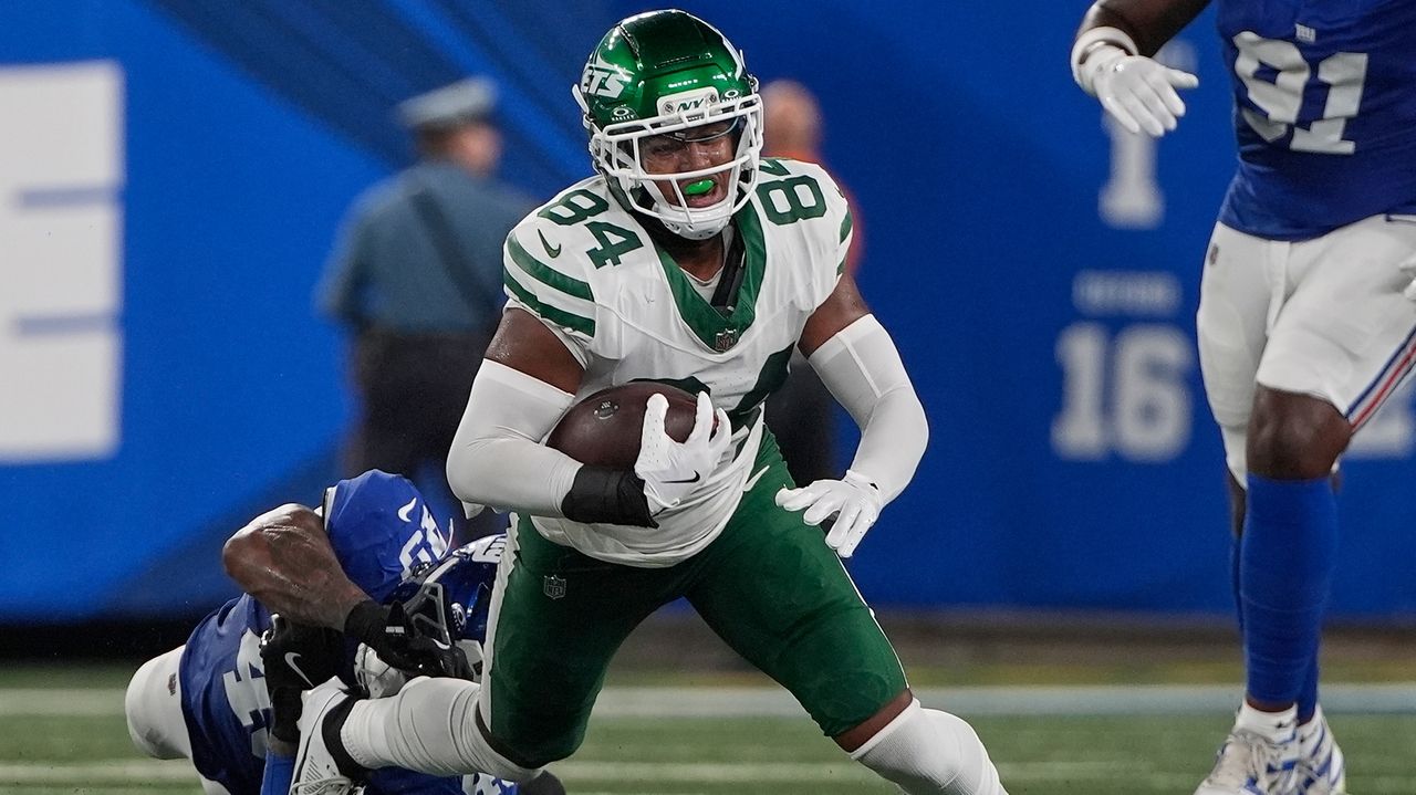 Jets' Stone Smartt's block on the Giants' Abdul Carter goes viral