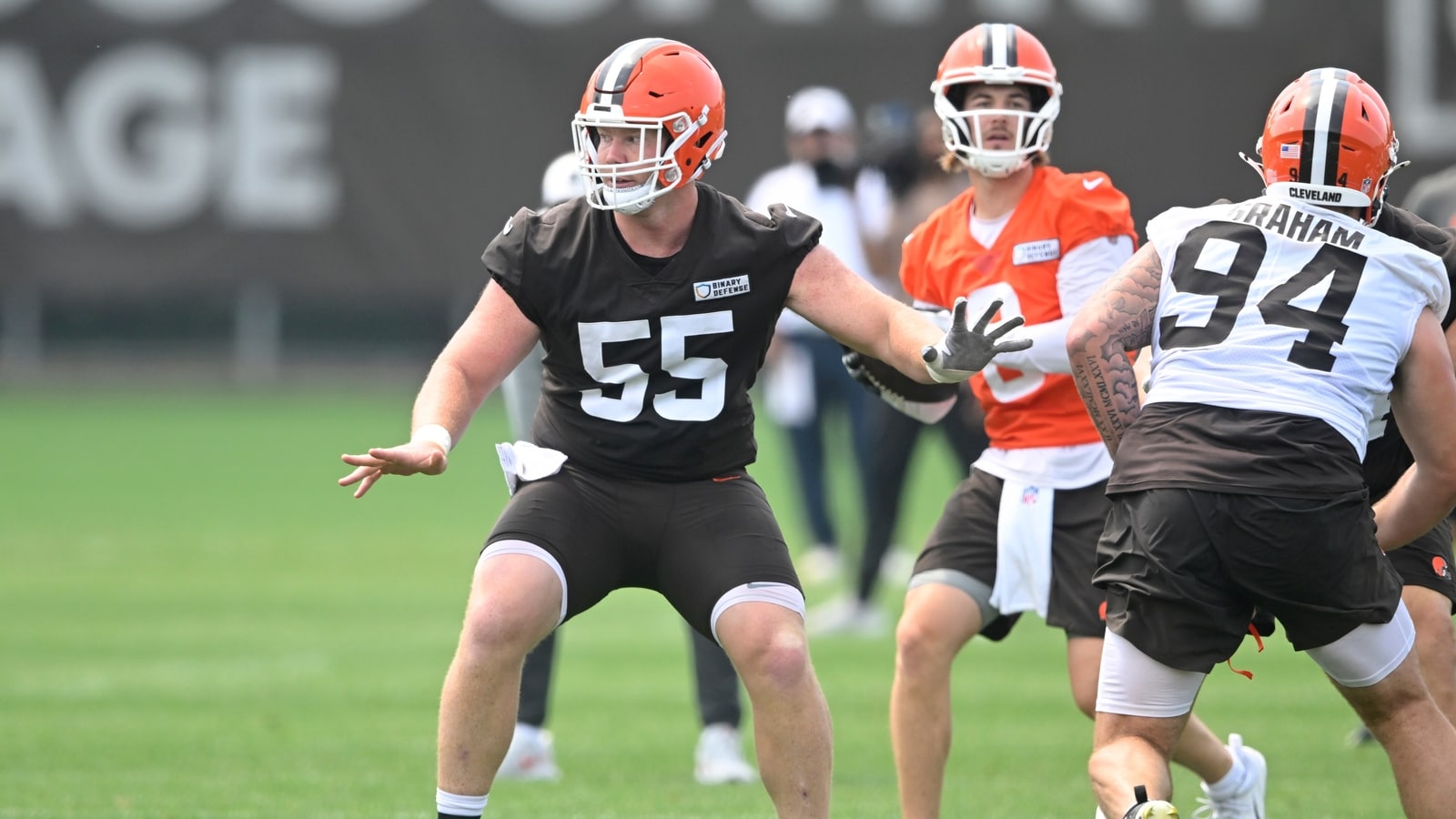 Cleveland Browns center Ethan Pocic exits preseason finale with knee injury | Football News