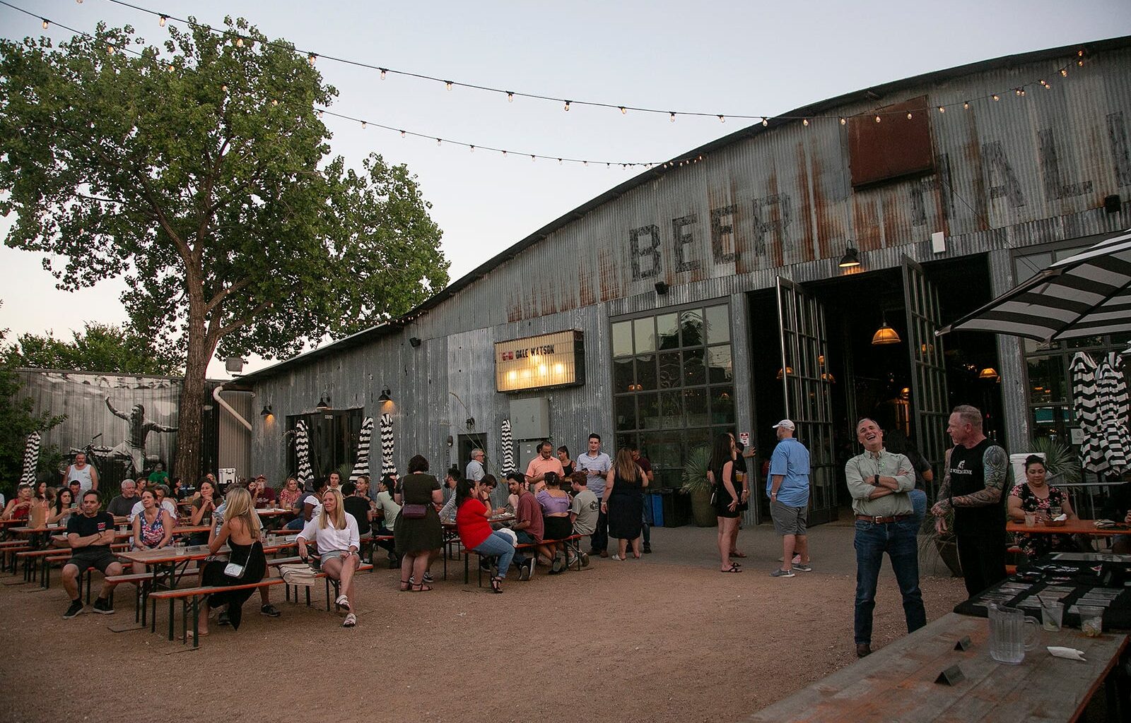 Best Austin bars, game day specials to watch Texas Longhorns football