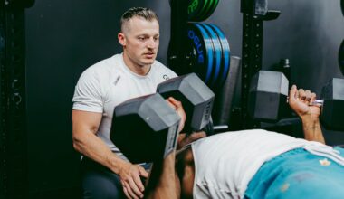 How to bench press correctly? NFL, NBA sports doctor weighs in