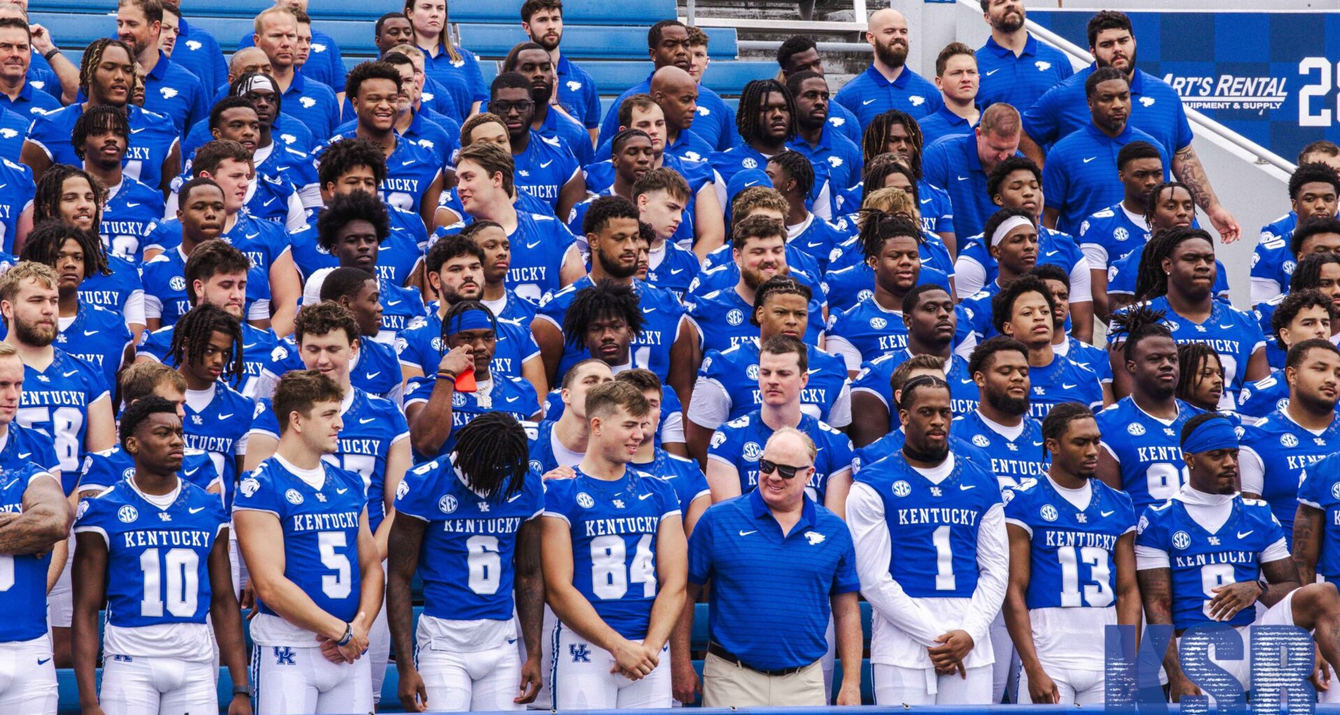 TE Willie Rodriguez makes a highlight reel catch over Jordan Lovett at Kentucky Football Fan Day, via Aaron Perkins, KSR