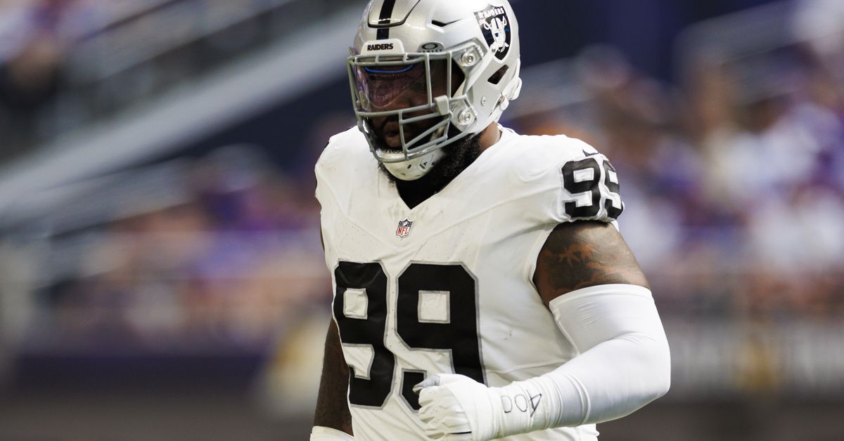 Chargers sign former Raiders DL Nesta Jade Silvera