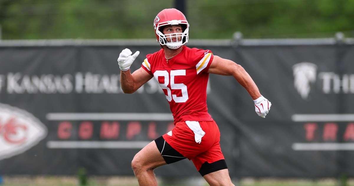 Chiefs Roster: Team makes 9 moves on Thursday; signs TE Robert Tonyan