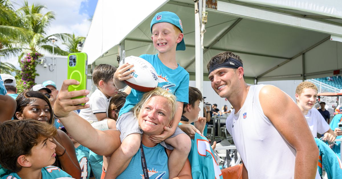 How You Became A Miami Dolphins Fan