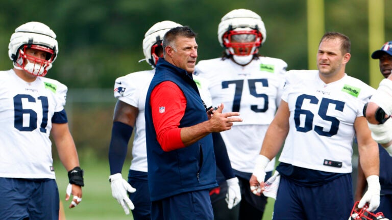 New England Patriots head coach Mike Vrabel talks to the offensive line during NFL training camp at Gillette Stadium on Aug. 25, 2025.