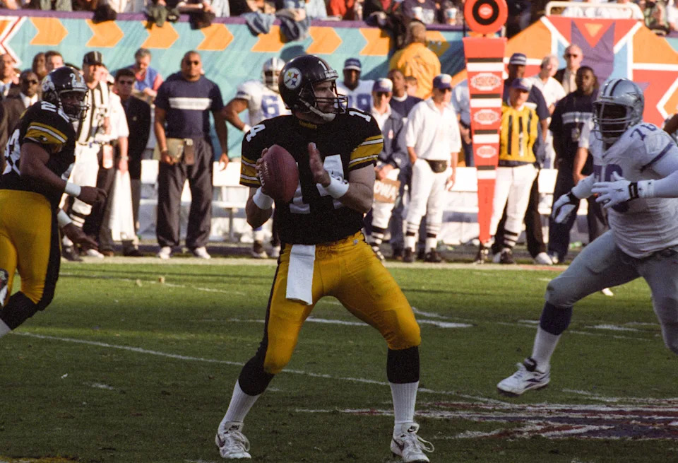 Jan 28, 1996; Tempe, AZ, USA; FILE PHOTO; Pittsburgh Steelers quarterback Neil O'Donnell (14) in action against the Dallas Cowboys during Super Bowl XXX at Sun Devil Stadium. The Cowboys defeated the Steelers 27-17. Mandatory Credit: David Boss-USA TODAY NETWORK