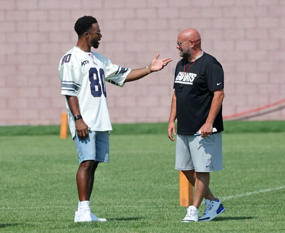 Ex-Giant Victor Cruz speaking to head coach Brian Daboll during practice at the Giants training facility in East Rutherford, NJ.<br> Charles Wenzelberg / New York Post
