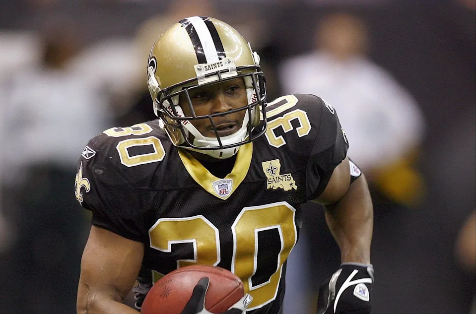 NEW ORLEANS - DECEMBER 31: Fred McAfee #30 of the New Orleans Saints carries the ball during the game against the Carolina Panthers on December 31, 2006 at the Superdome in New Orleans, Louisiana. The Panthers defeated the Saints 31-21. (Photo by Chris Graythen/Getty Images)