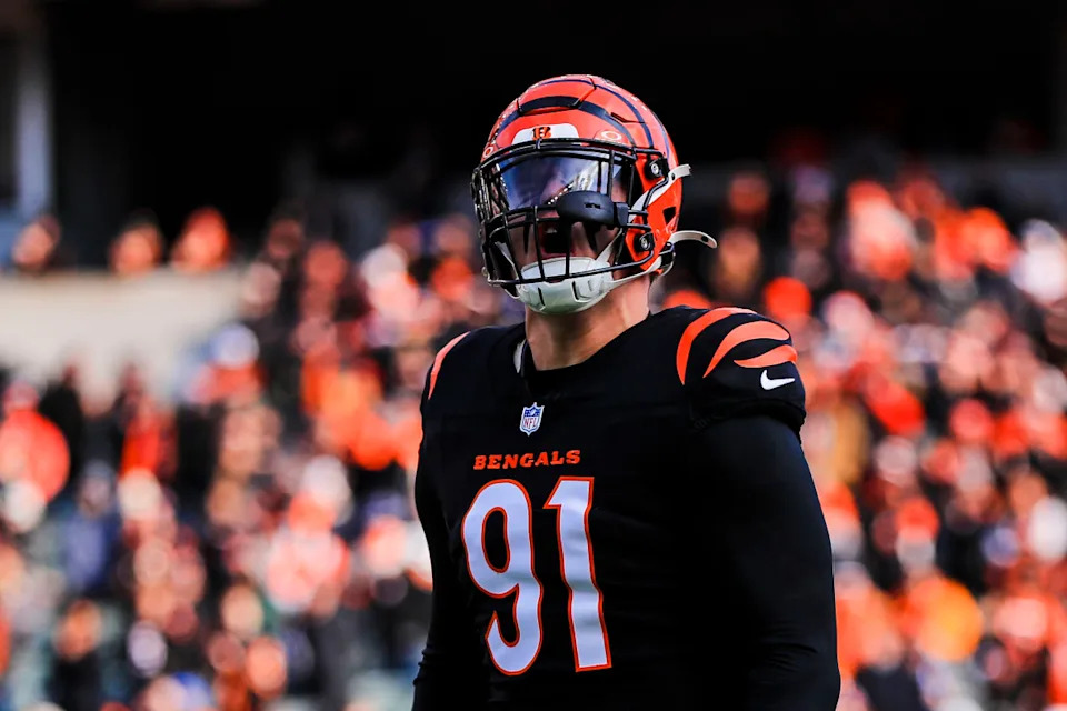 Dec 22, 2024; Cincinnati, Ohio, USA; Cincinnati Bengals defensive end Trey Hendrickson (91) runs onto the field before the game against the Cleveland Browns at Paycor Stadium. Mandatory Credit: Katie Stratman-Imagn Images© Katie Stratman-Imagn Images