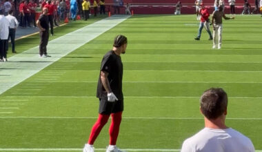 Jerry Rice’s Shocking Viral Blunder: 49ers Legend Drops Easy Pass Before Chargers Preseason Game – Only 27 Career Drops Ever [VIDEO]