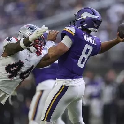 Howell traded to Eagles as Vikings sign Wentz in deals involving former Commanders