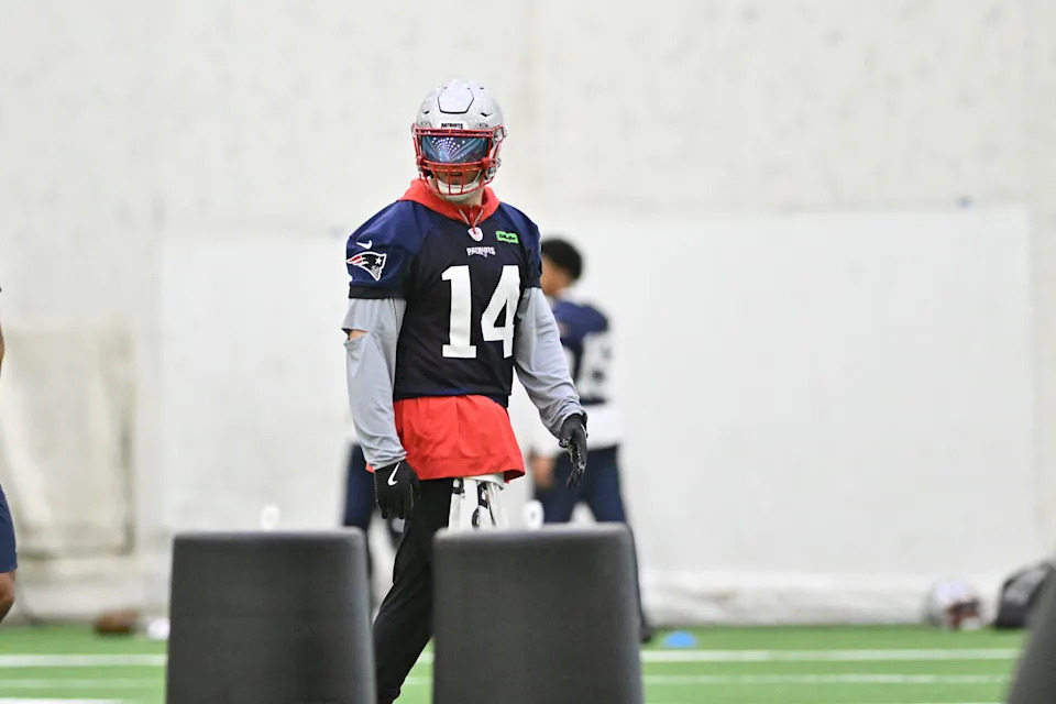 Jun 10, 2025; Foxborough, MA, USA; New England Patriots linebacker Robert Spillane (14) before the start of a drill at minicamp held in the WIN Field House at Gillette Stadium. Mandatory Credit: Eric Canha-Imagn Images