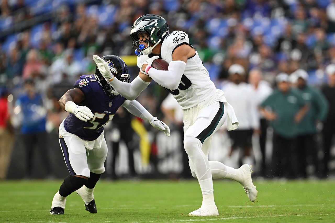 Eagles WR Johnny Wilson carted off field with leg injury at practice