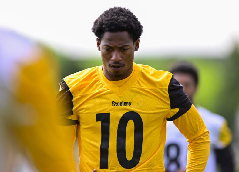 Pittsburgh Steelers CB Mikey Victor