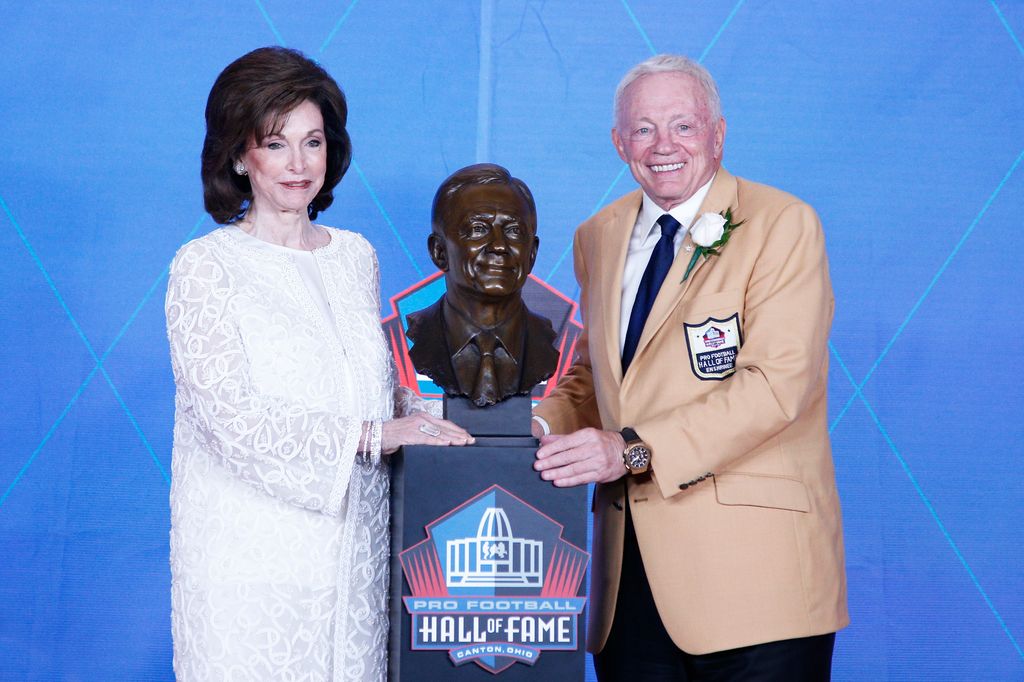 jerry jones and wife gene at nfl hall of fame