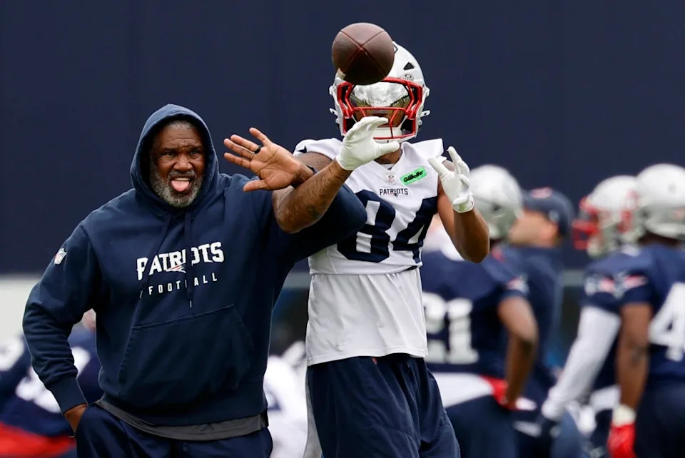 Terrell Williams (left) is the Patriots’ defensive coordinator. Icon Sportswire via Getty Images