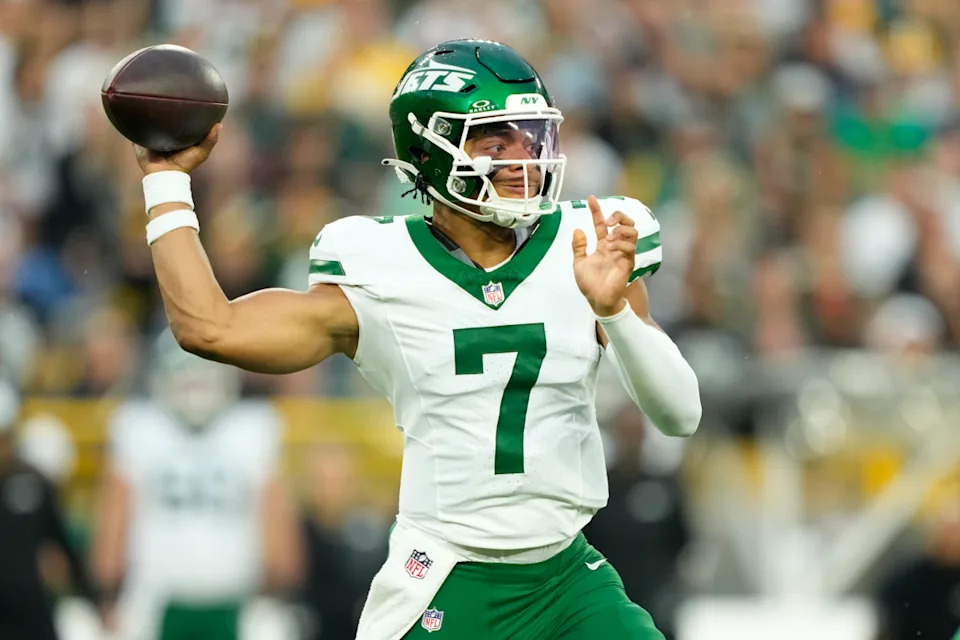 Aug 9, 2025; Green Bay, Wisconsin, USA; New York Jets quarterback Justin Fields (7) throws a pass during the first quarter against the Green Bay Packers at Lambeau Field. Mandatory Credit: Kayla Wolf-Imagn Images