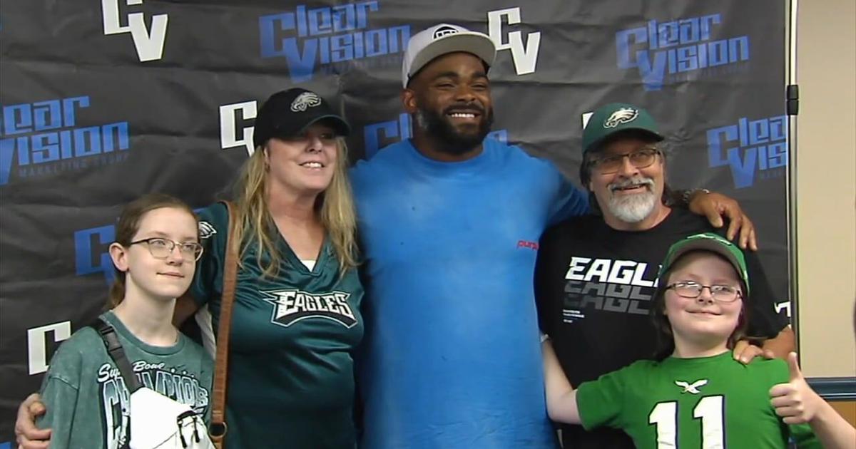Fans get chance to meet Philadelphia Eagles legend Brandon Graham at Dorney Park charity event | Allentown Area