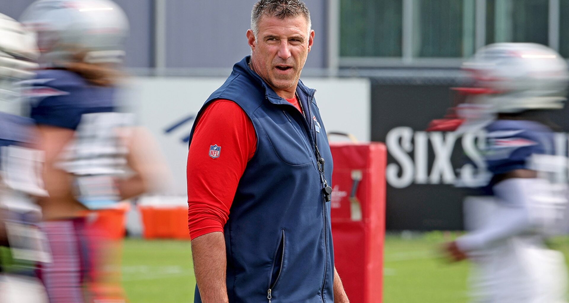 Patriots Coach Mike Vrabel Breaks Up Another Training Camp Fight