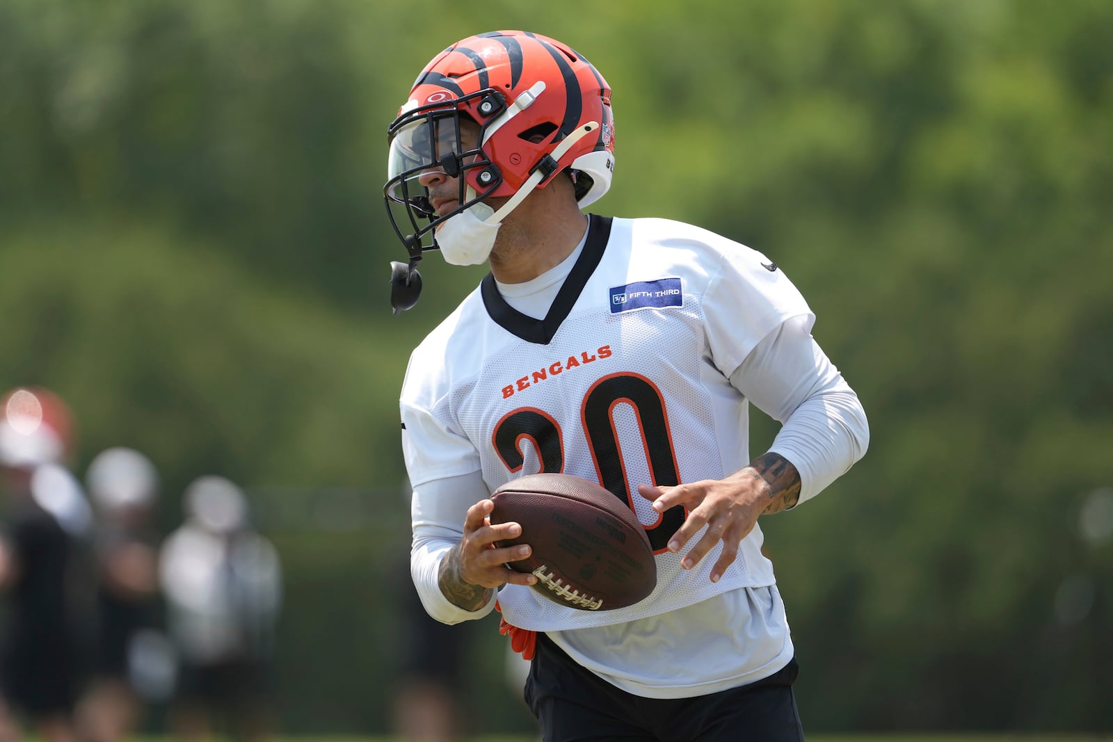 Cincinnati Bengals running back Chase Brown (30) participates in drills during NFL football practice, Tuesday, June 3, 2025, in Cincinnati. (AP Photo/Kareem Elgazzar)