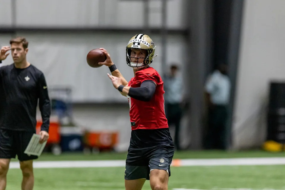 May 10, 2025; New Orleans, LA, USA; New Orleans Saints quarterback Tyler Shough (6) during rookie minicamp at Ochsner Sports Performance Center. Stephen Lew-Imagn Images© Stephen Lew-Imagn Images