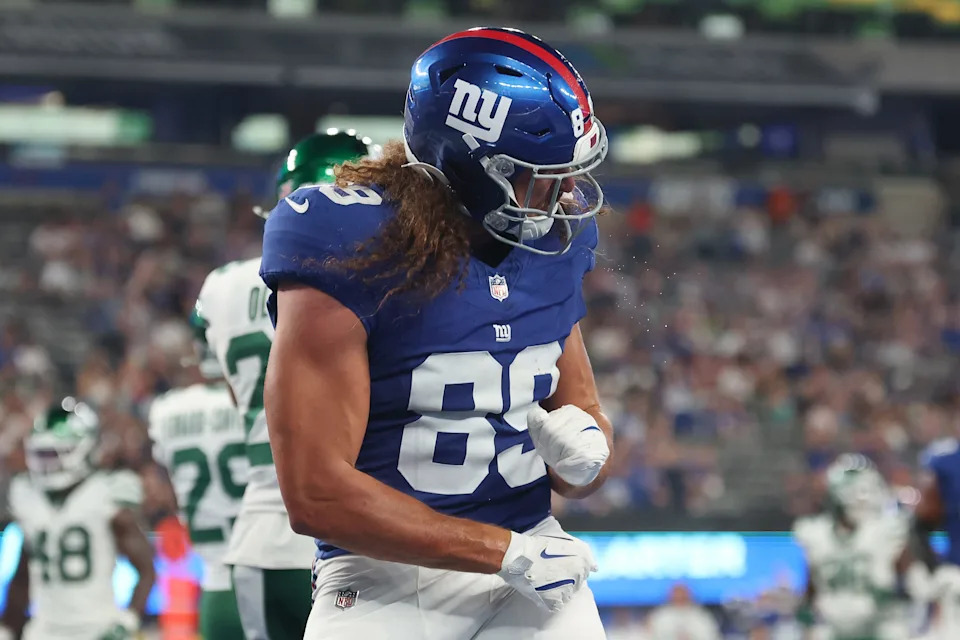 Aug 16, 2025; East Rutherford, New Jersey, USA; New York Giants tight end Greg Dulcich (89) celebrates a touchdown reception during the second half against the New York Jets at MetLife Stadium. Mandatory Credit: Vincent Carchietta-Imagn Images