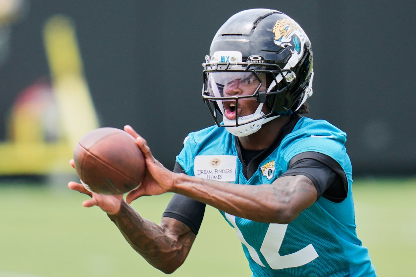 In the Jaguars’ scrimmage a week ago Friday, Hunter played 17 snaps on offense and 21 on defense.