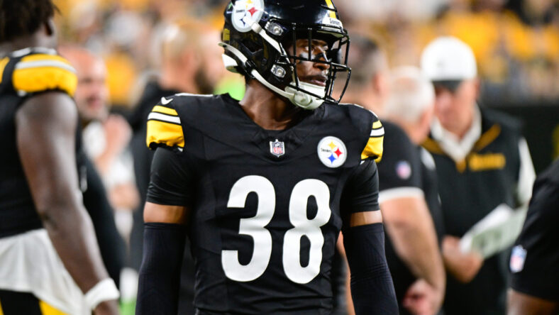 Steelers cornerback Mikey Victor