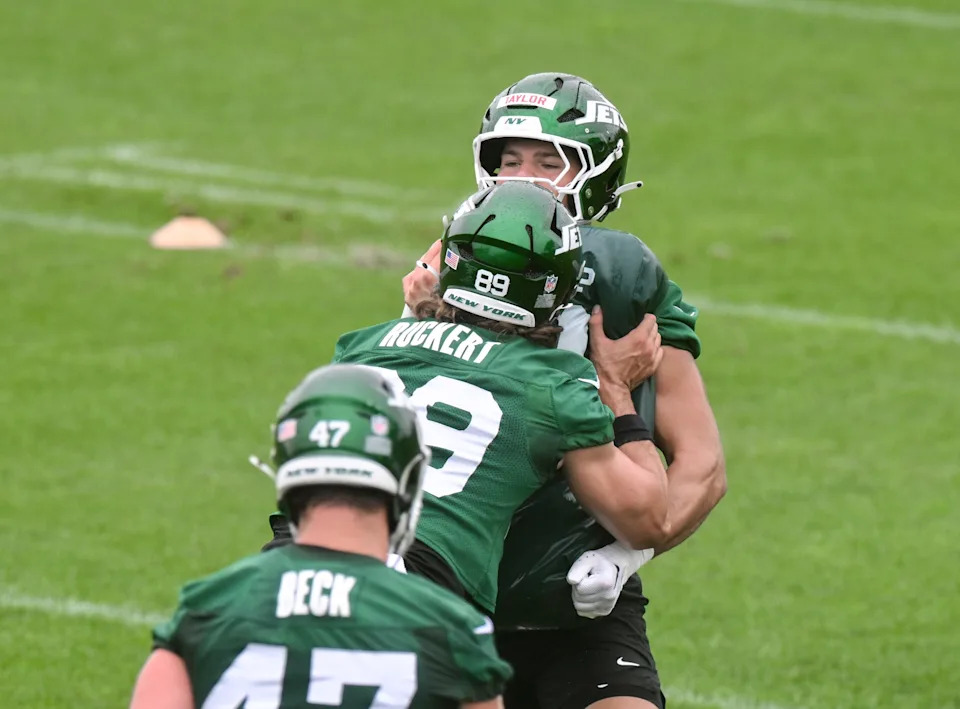 Jun 10, 2025; East Rutherford, NJ, USA; New York Jets tight end Mason Taylor (85) participates in a drill with tight end Jeremy Ruckert (89) during minicamp at Atlantic Health Jets Training Center. Mandatory Credit: John Jones-Imagn Images